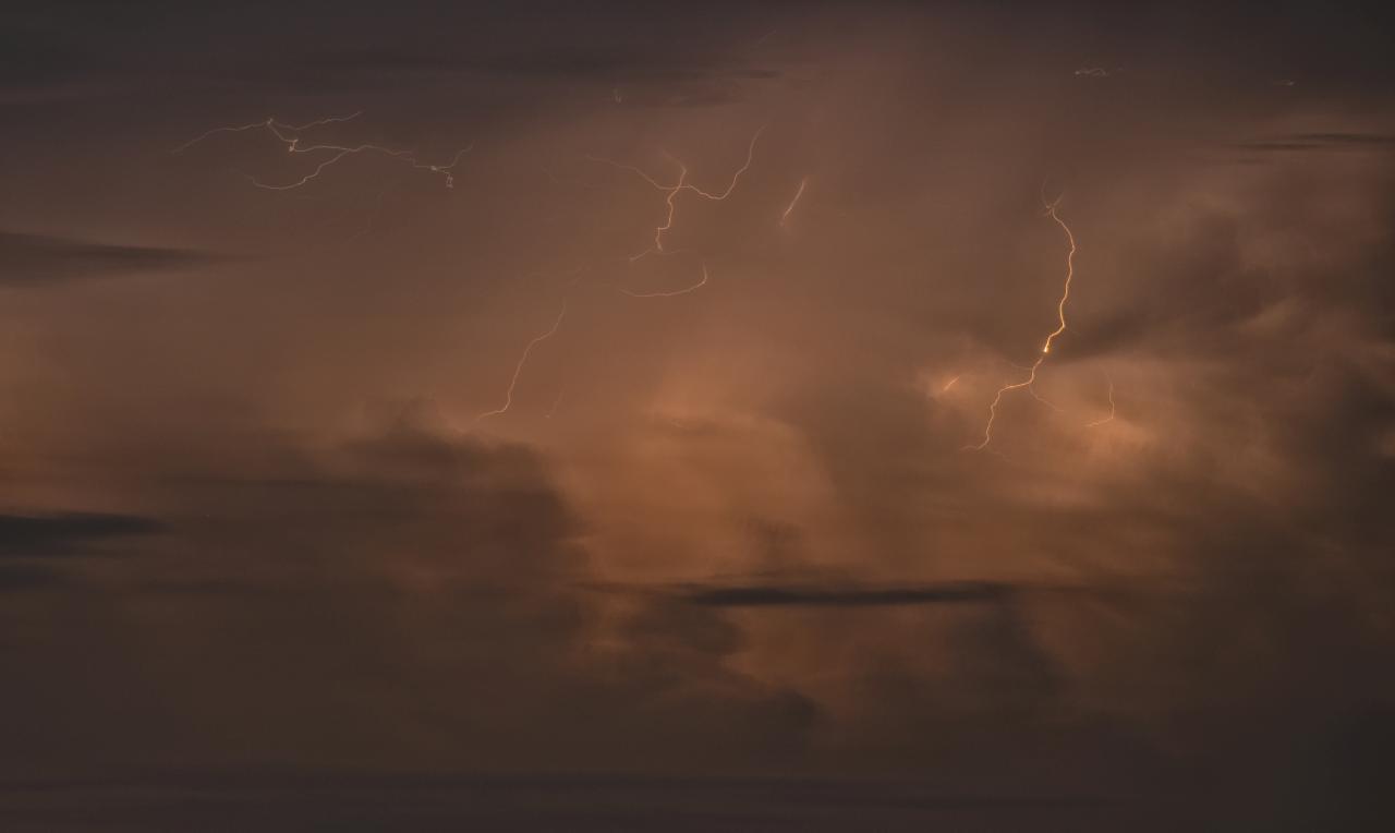 Quando il mare diventa un motore elettrico: cronaca di una tempesta estiva